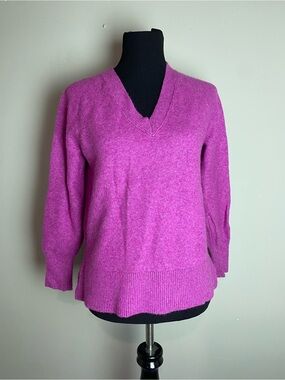 LOFT Women's V-Neck Sweater in Vibrant Fuchsia